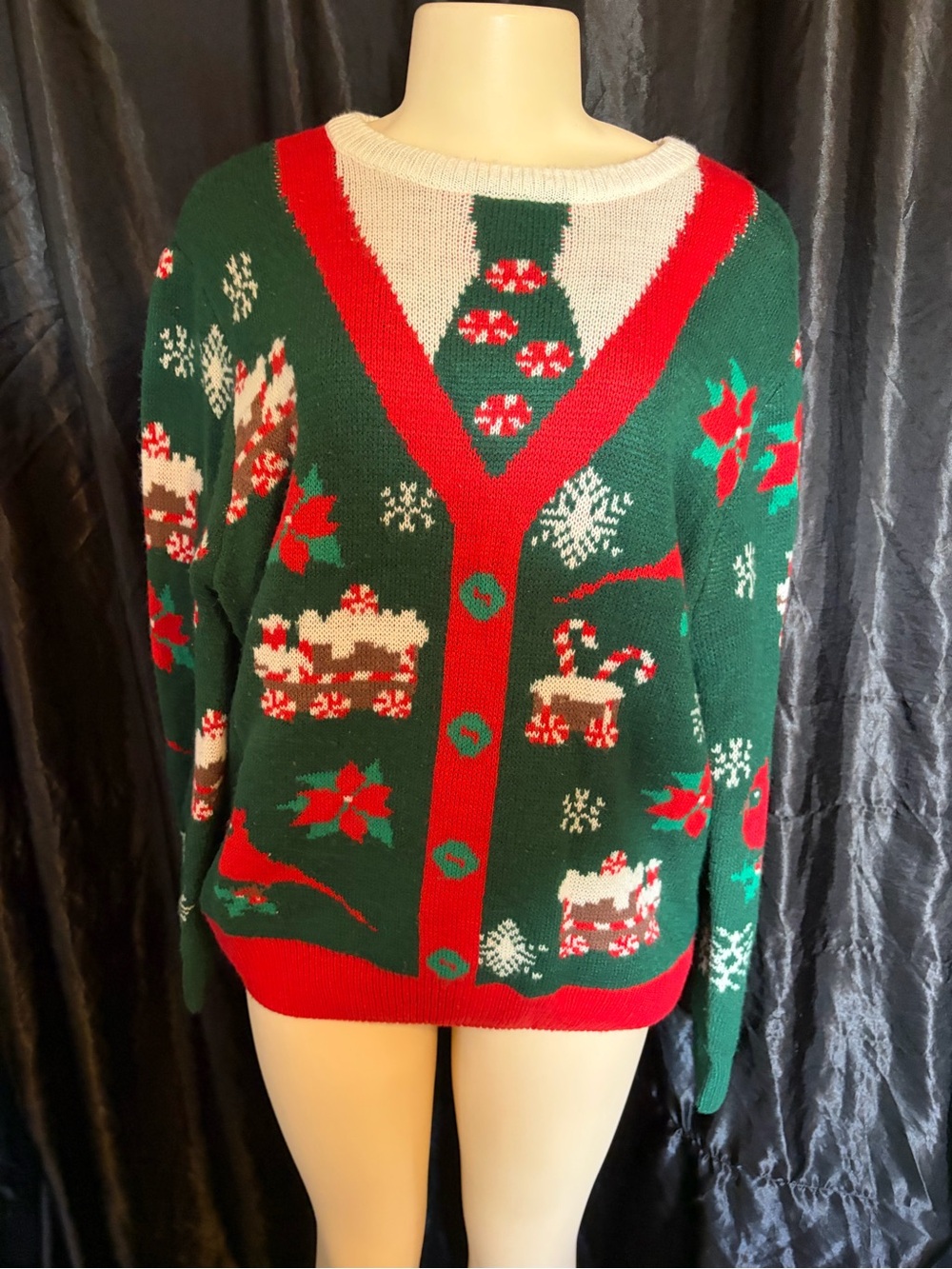 Women’s Green & Red Holiday Button-Front Cardigan Sweater